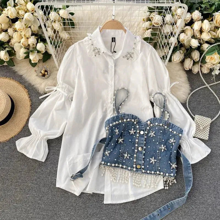 Levoire | T-shirt avec des manches bouffantes, ornée de strass, et un top à volants ainsi qu'un gilet avec des pendentifs en perles, ensemble à deux pièces