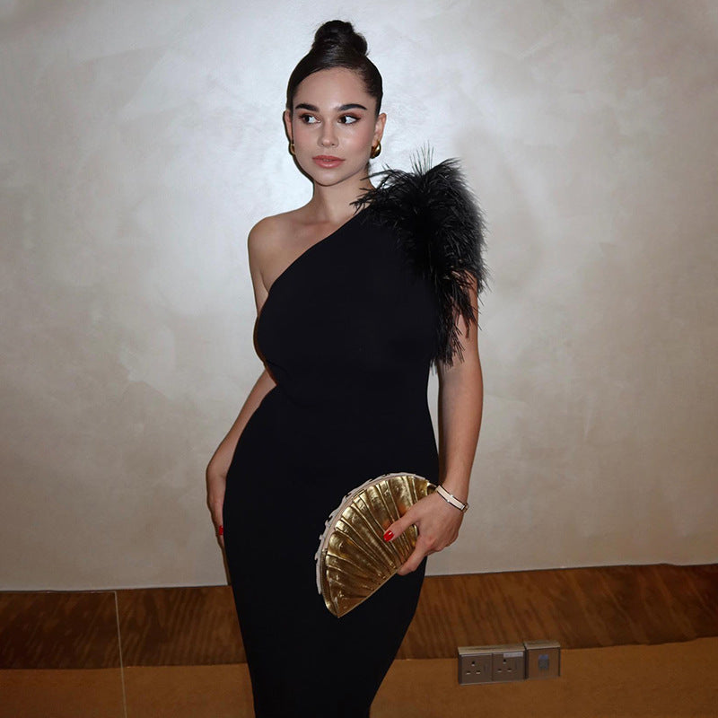Levoire | Robe en fourrure élégante à décolleté bardot