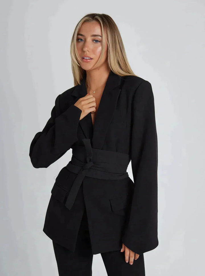 Levoire | Blazer Pour Femmes Avec Ceinture Et Revers Classique Noir