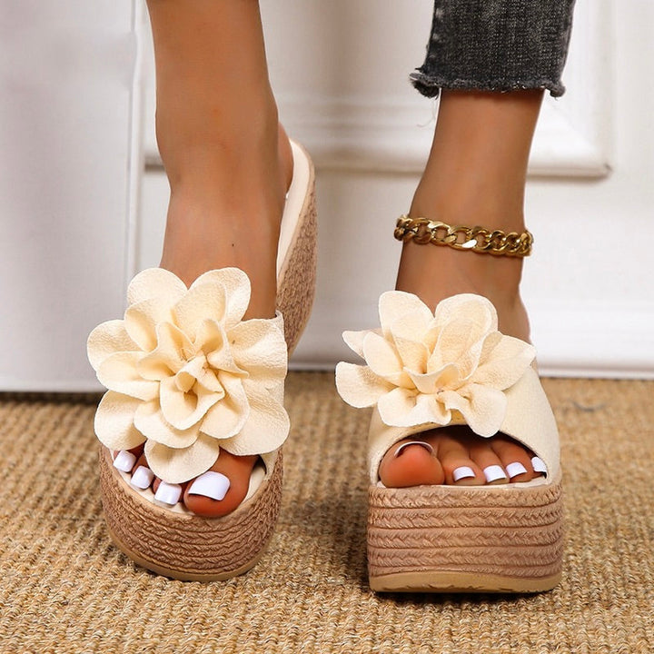 Levoire | Chaussures D'Été Tendance Confortables Avec Détail Floral Pour Femmes Beige