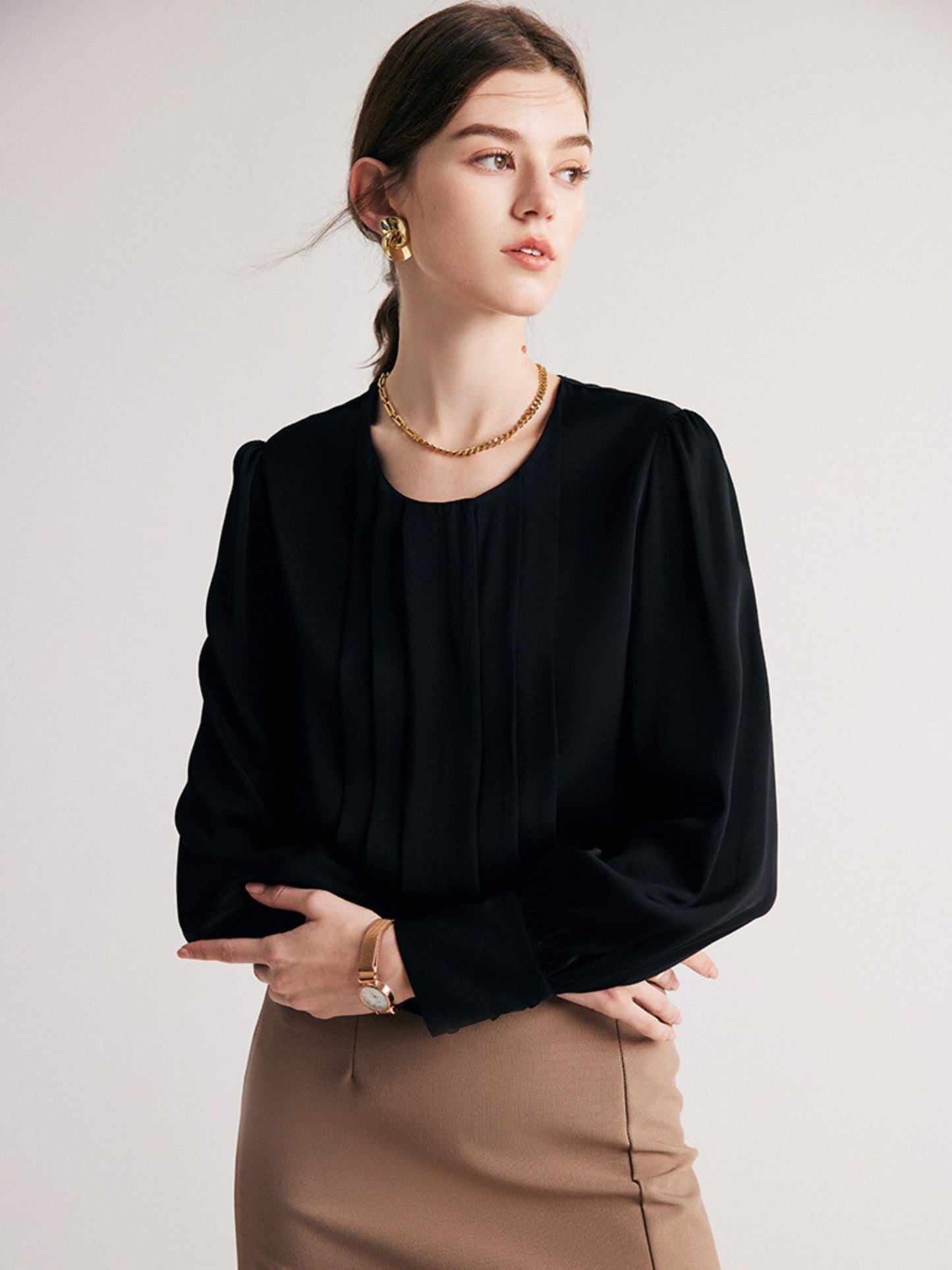 Blouse en Soie Col Rond avec Volants sur le Buste