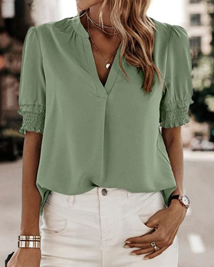 Levoire | Chic Top À Manches Courtes Bouffantes Avec Col En V Dans Un Style Classique Vert