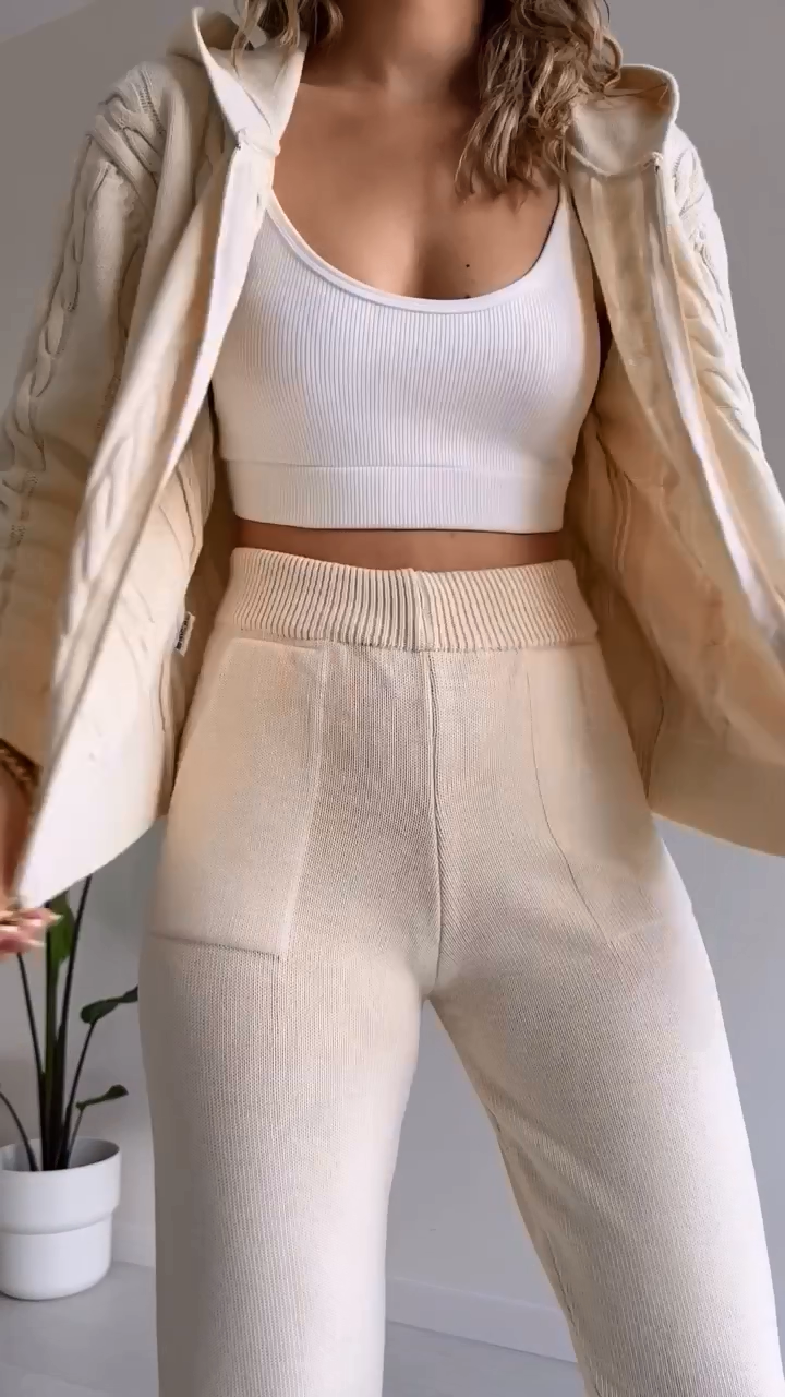 Levoire | Femmes Ensemble Pull Torsadé Et Gilet Dans Un Style Moderne
