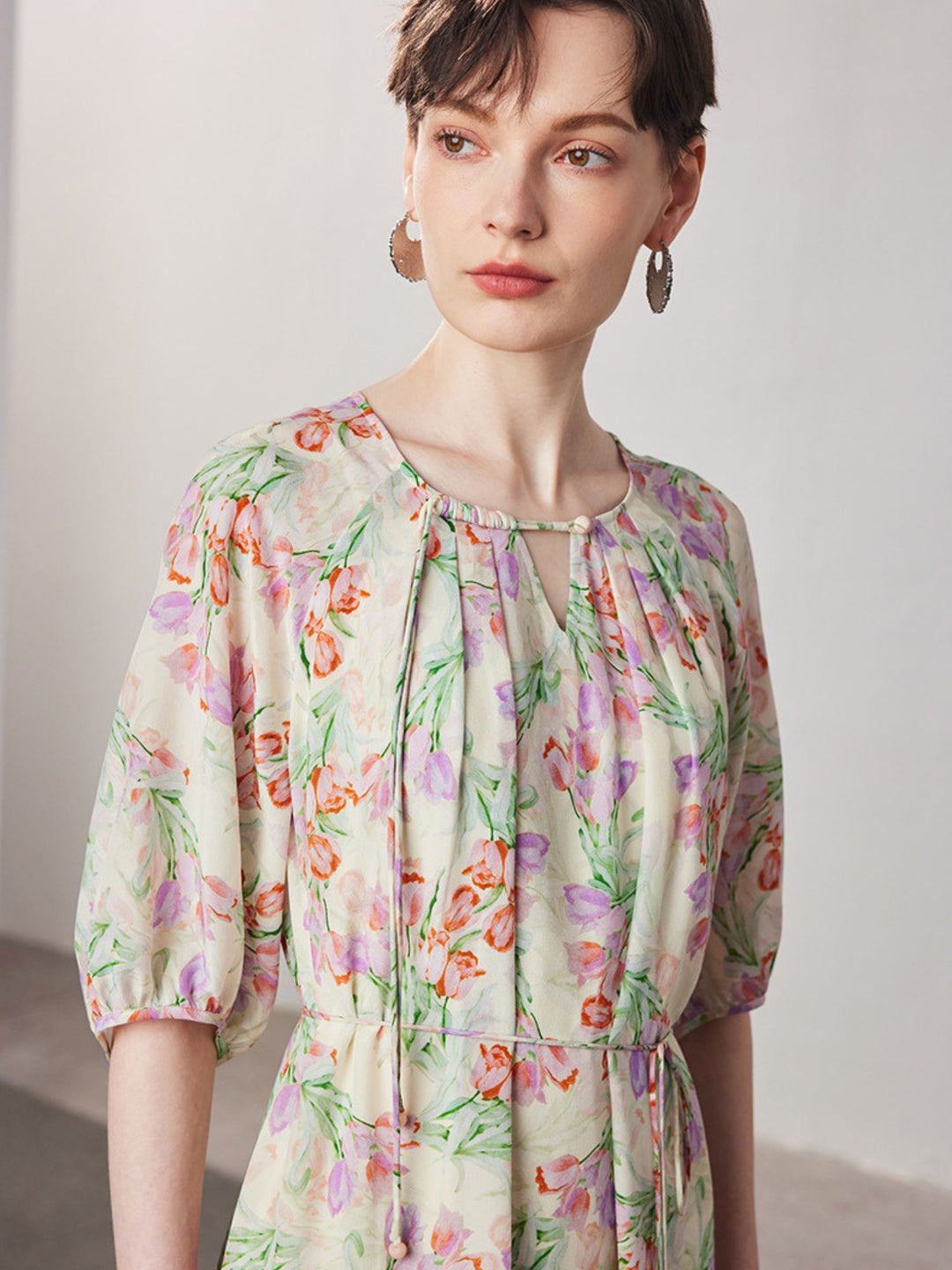 Robe en Soie Fleurie avec Manches Raglan