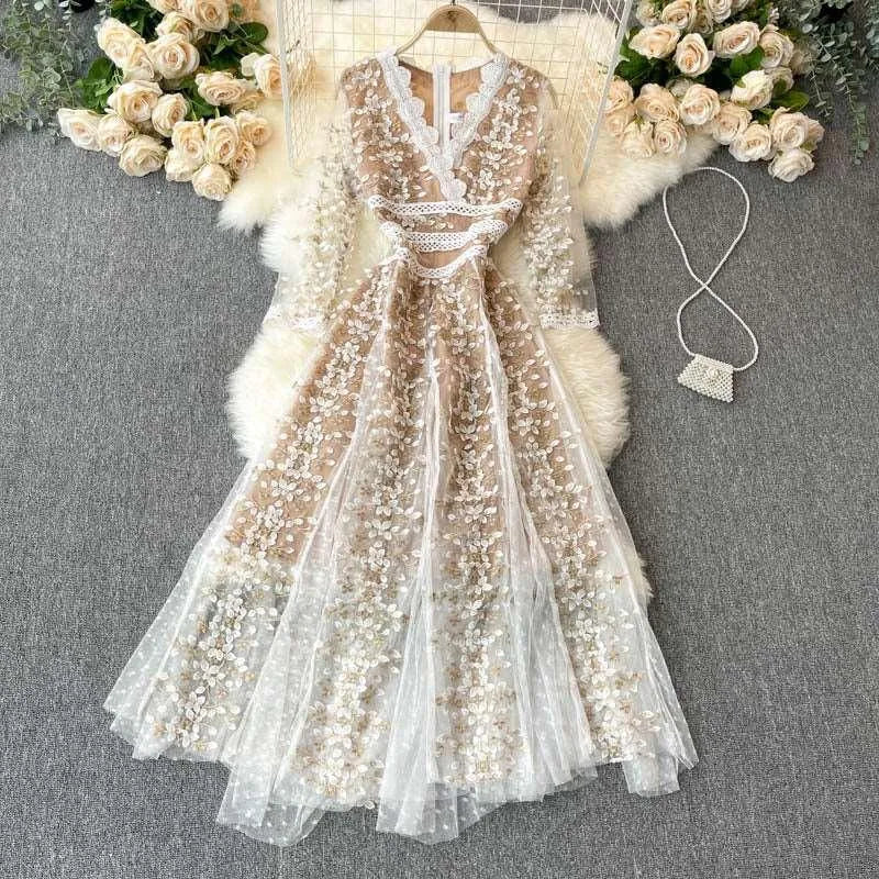 Levoire | Robe pour femmes avec des fleurs Blanc