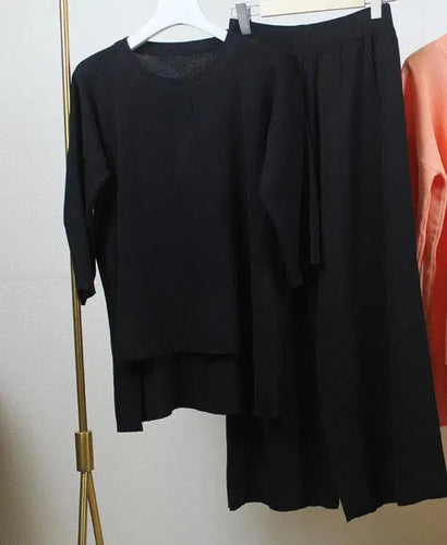 Levoire | Dans la robe pour femmes à taille haute et à deux pièces, il y a un tricot en soie, une fente et un col rond.