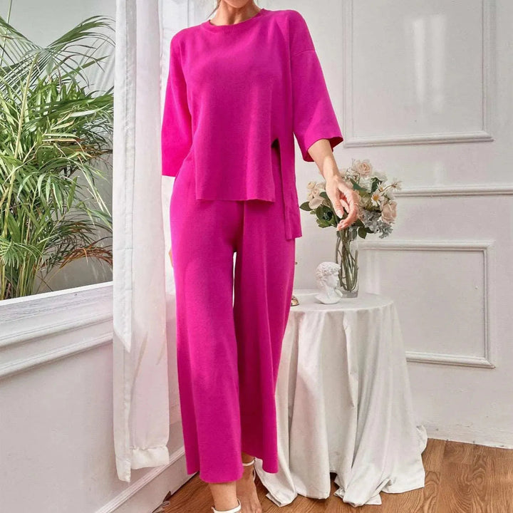 Levoire | Dans la robe pour femmes à taille haute et à deux pièces, il y a un tricot en soie, une fente et un col rond.