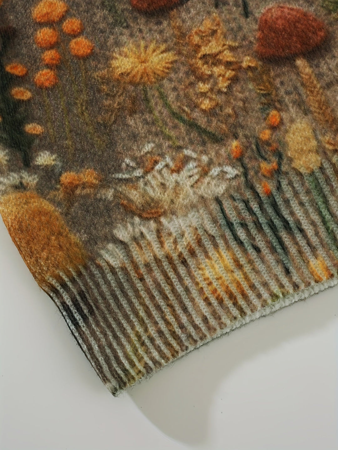Levoire | Pull Élégant Avec Encolure Ronde Et Motif De Fleurs Et De Plantes