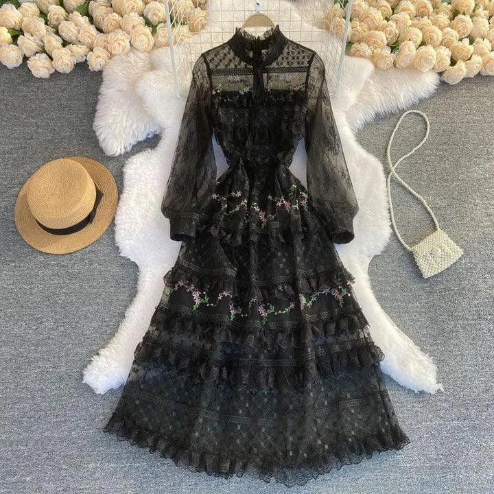 Levoire | Robe élégante avec des œillets en dentelle brodés Noir Une taille