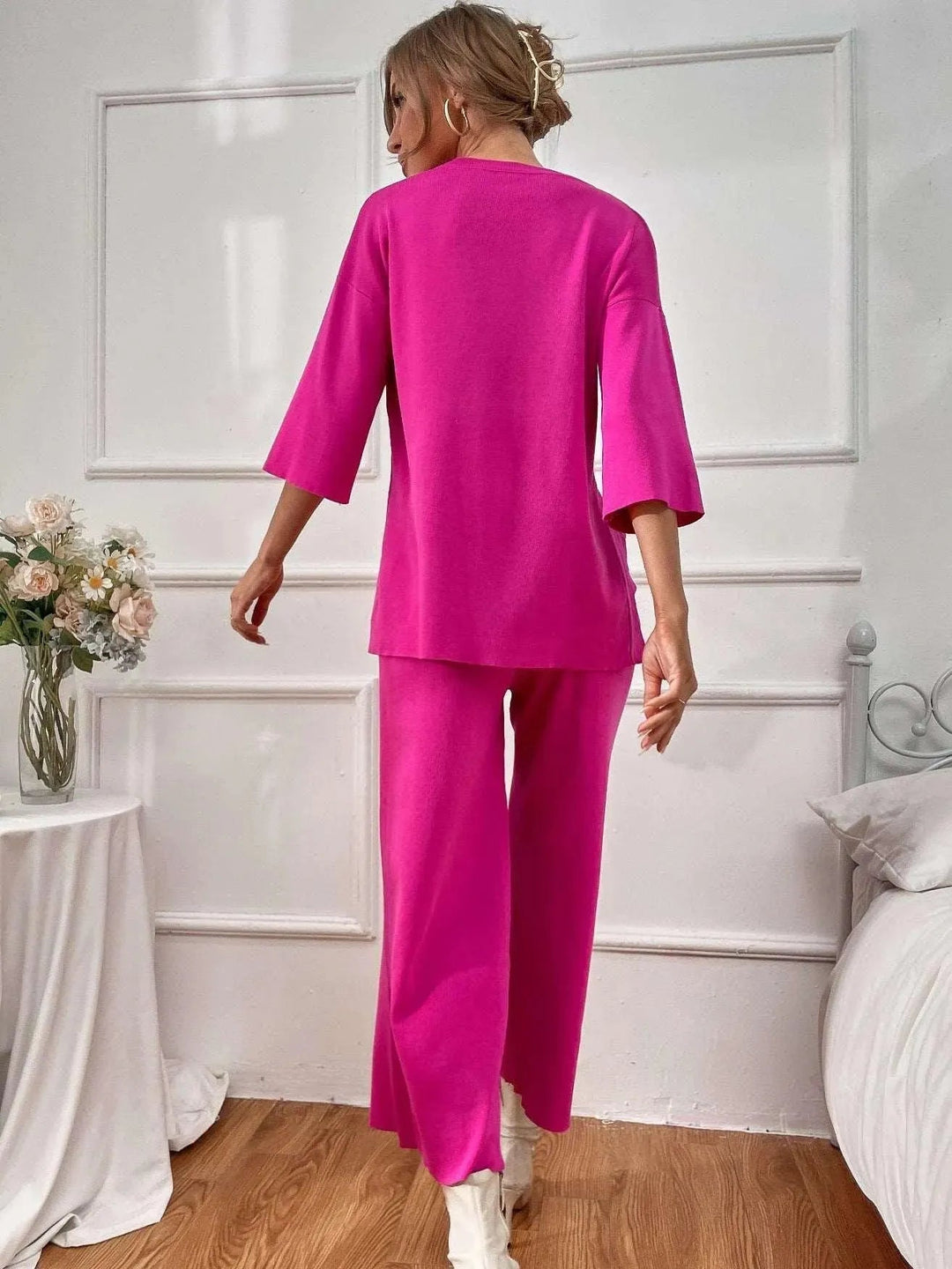 Levoire | Dans la robe pour femmes à taille haute et à deux pièces, il y a un tricot en soie, une fente et un col rond.