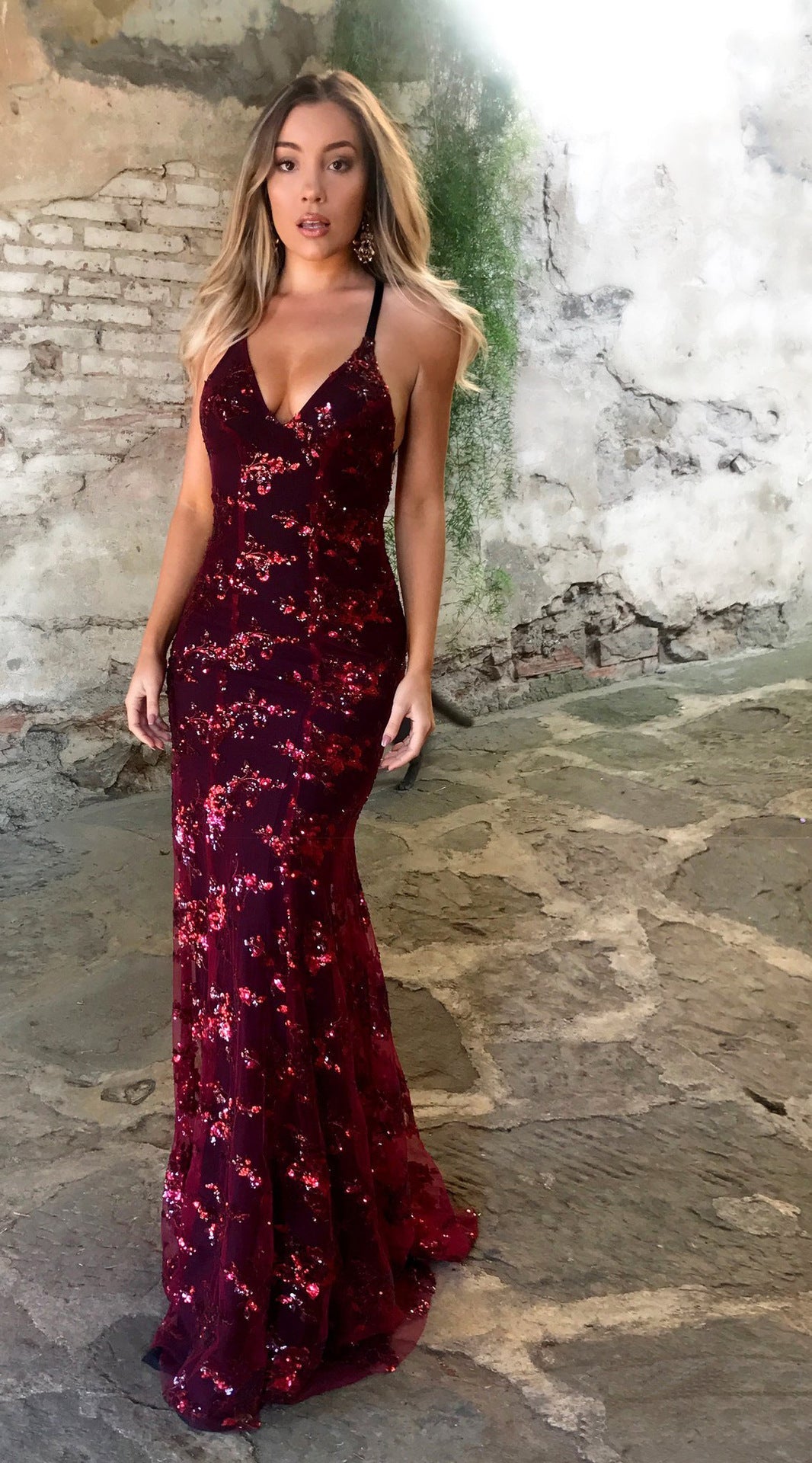 Levoire | Sensuelli V-découpe Dos-nu Paljetti Ceinture Robe Bordeaux