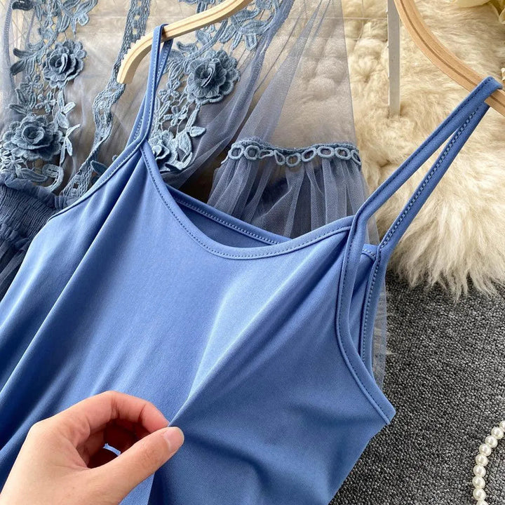 Levoire | Robe femme avec un design en mesh tempétueux avec des fleurs