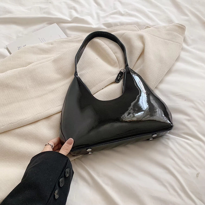 Levoire | Sac À Bandoulière En Cuir Verni Noir