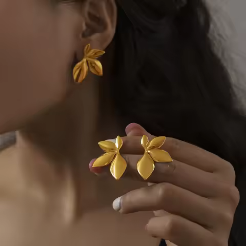 Levoire | Boucles D'Oreilles En Feuilles Dorées