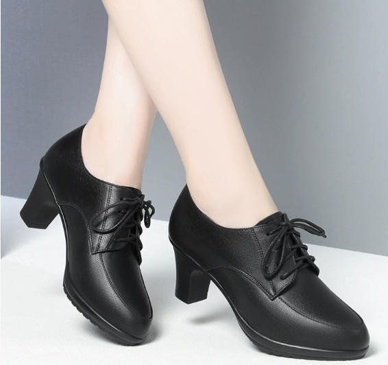 Levoire | Bottes En Dentelle Noires Pour Femmes Avec Des Talons Moyens Confortables
