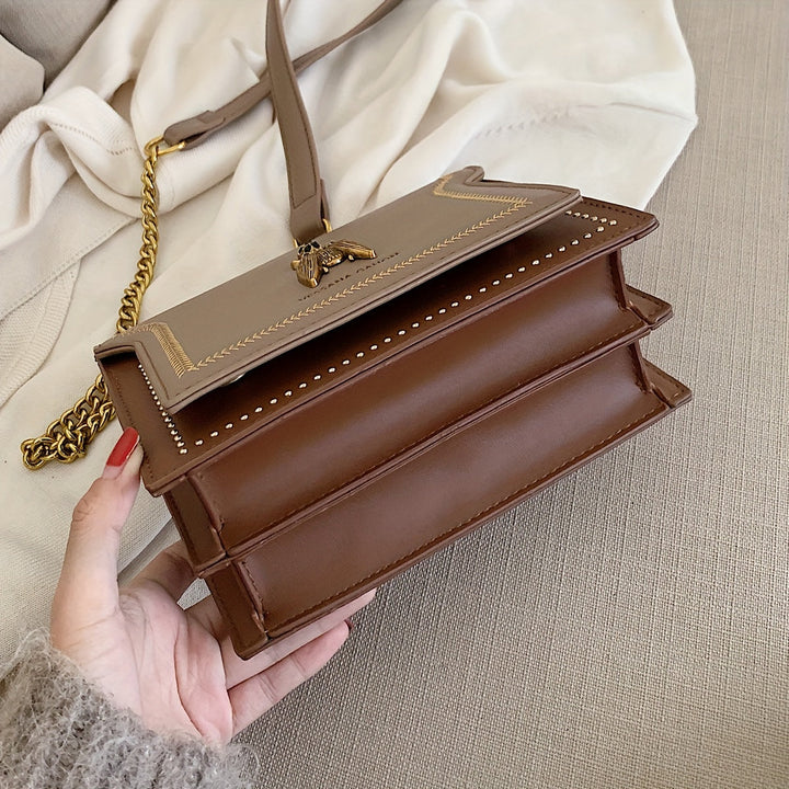Levoire | Sac À Main Élégant En Cuir Vegan Avec Pendentif Abeille