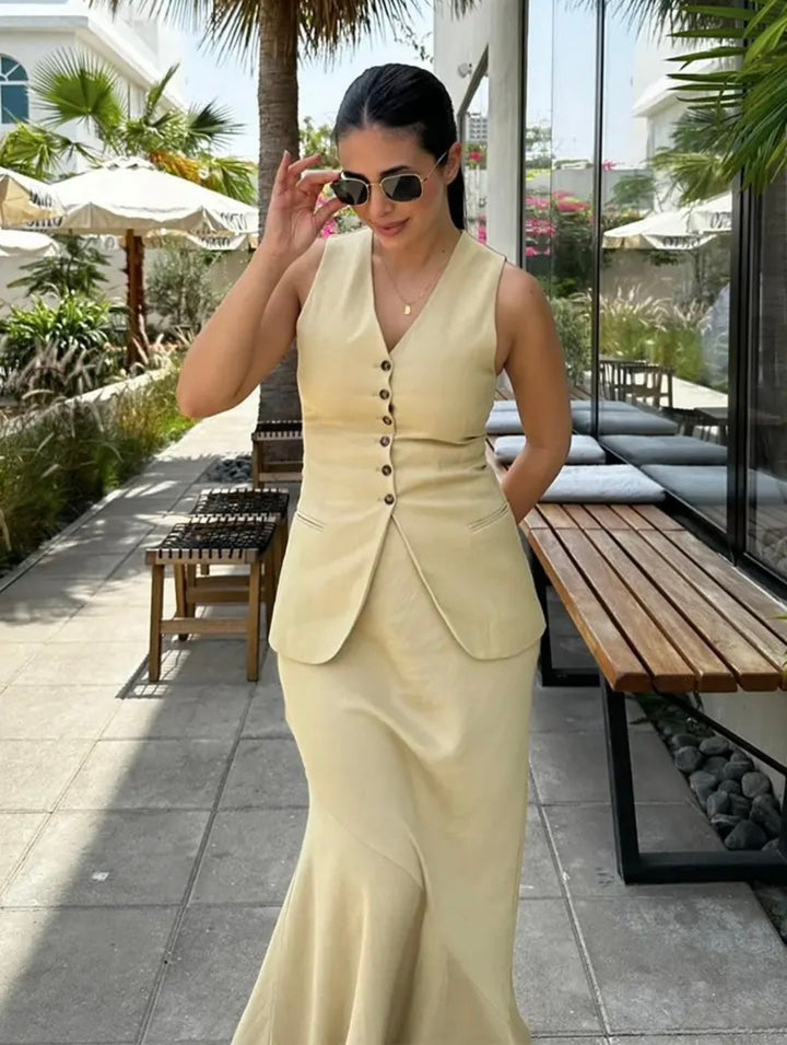 Levoire | Ensemble Femme Deux Pièces Avec Gilet Et Jupe En Beige