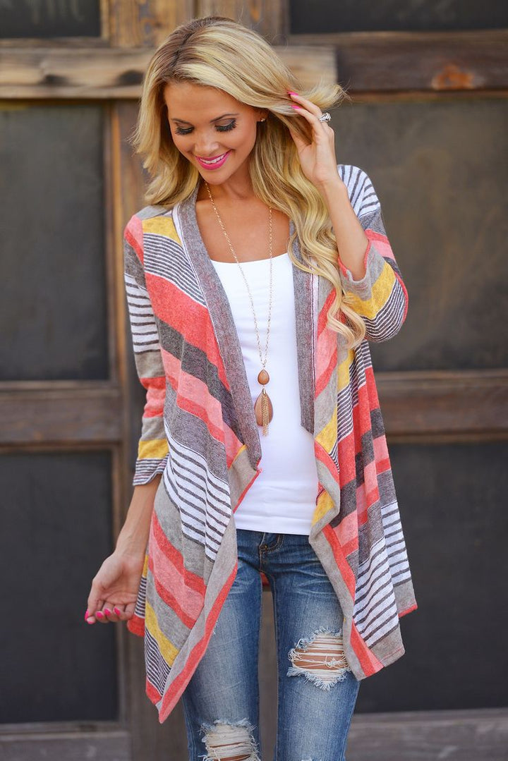 Cardigan pour femmes avec coupe asymétrique et motif de rayures colorées Levoire