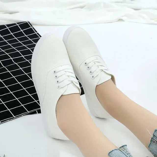 Levoire | Elegant Sneakers With Low Non-Slip Sole For Comfort Blanc