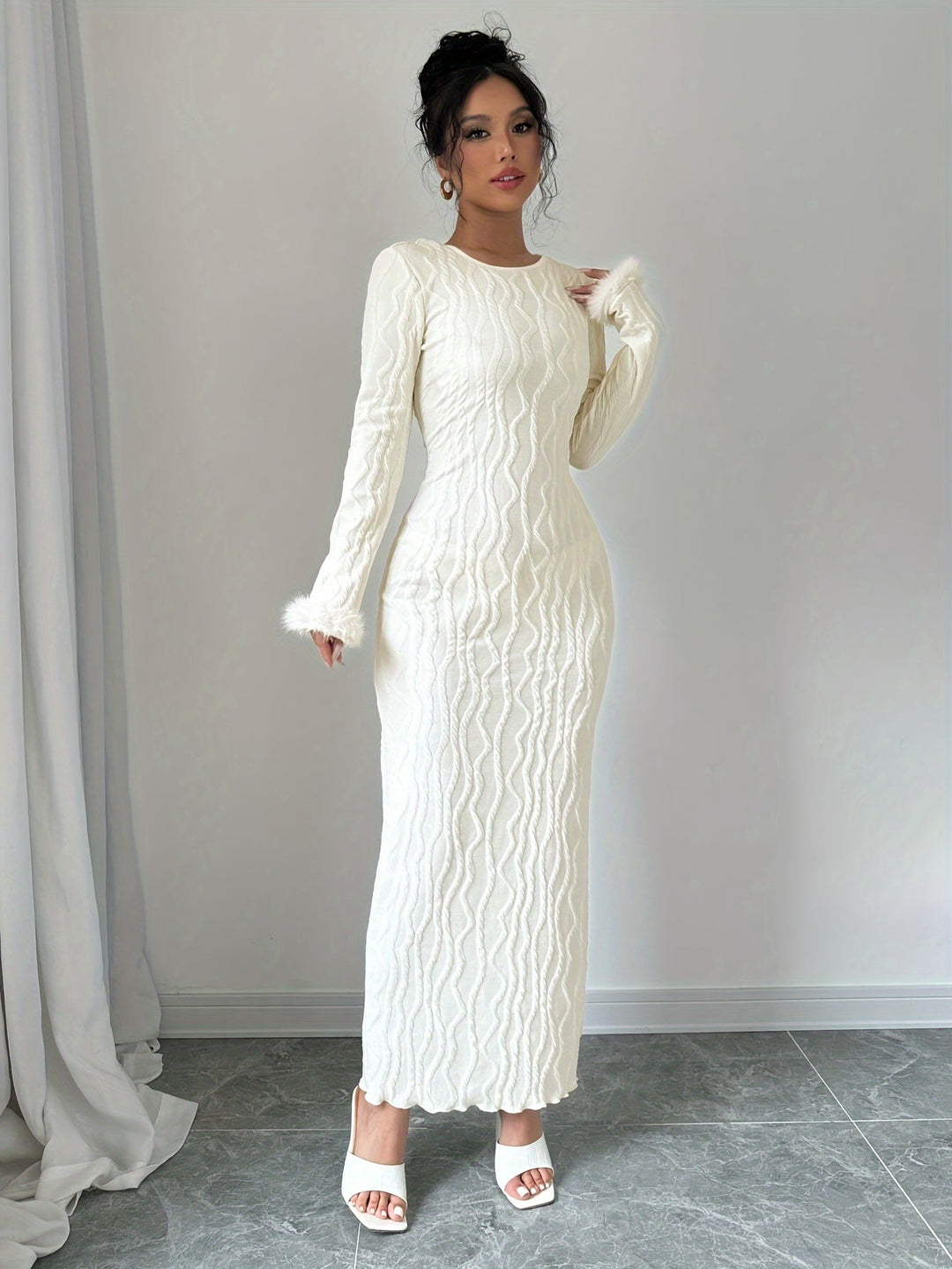Levoire | Robe Ajustée Avec Des Poignets En Peluche