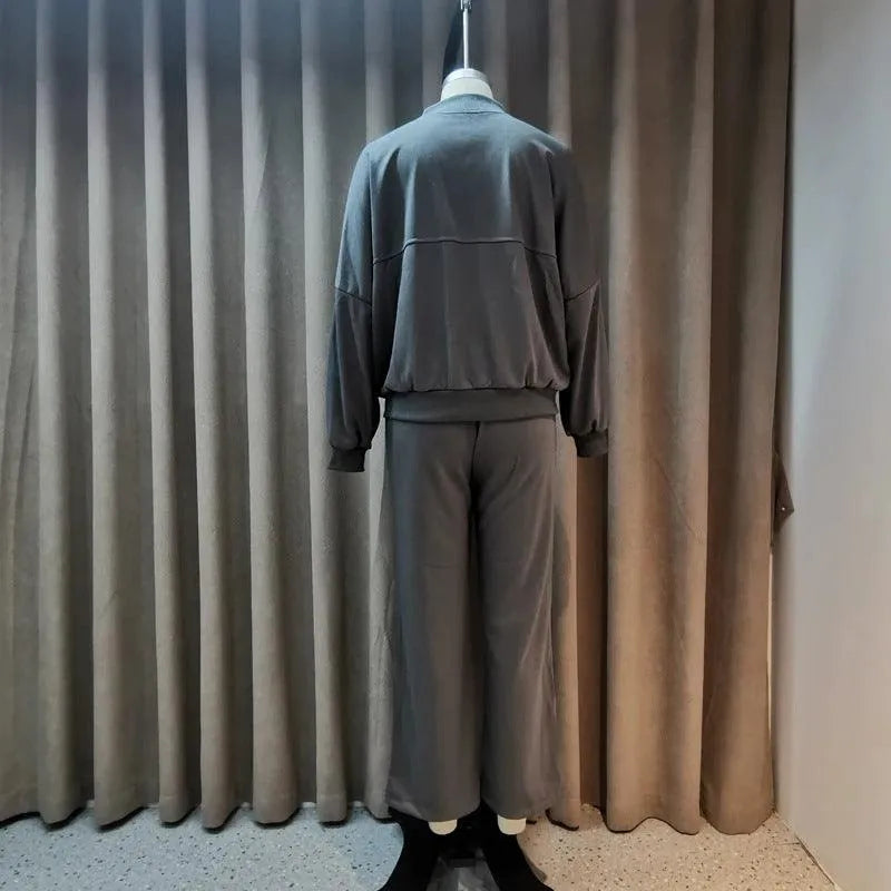 Levoire | Complété avec un pantalon décontracté et un pull zippé uni