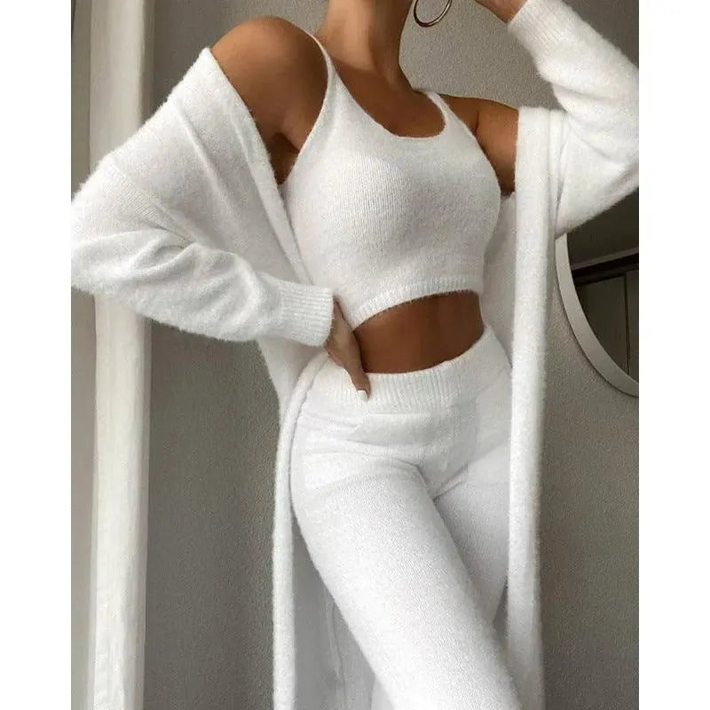 Levoire | Robe femme à haut en velours court et décolleté en V