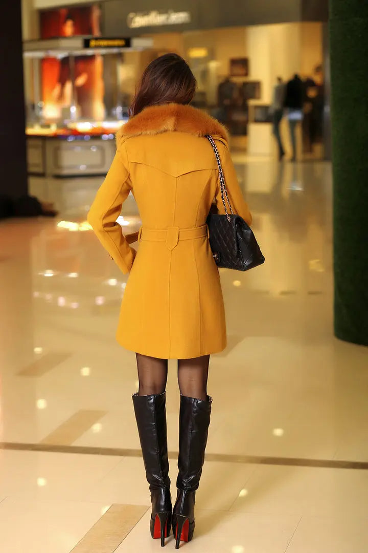 Levoire | Robe À Manches Longues Avec Col En Fourrure Et Boutons