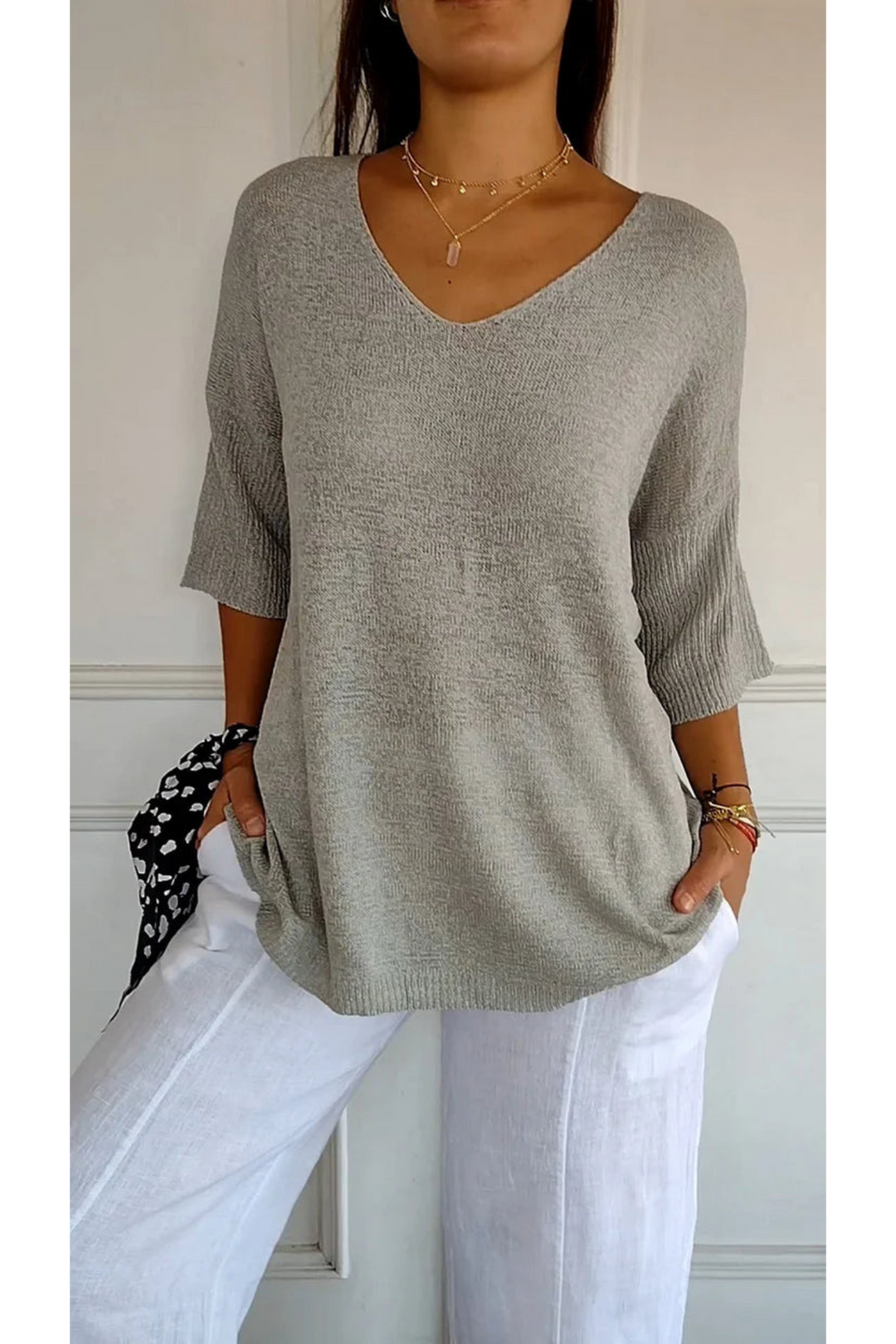 Levoire | Top à col en V pour femmes à manches longues Gris