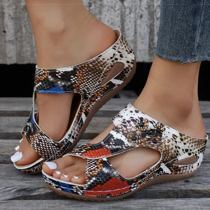 Levoire | Femmes Talons Compensés Avec Design Floral Braun Blanc