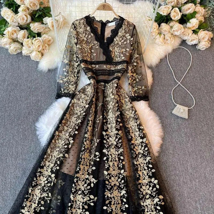 Levoire | Robe pour femmes avec des fleurs Noir doré