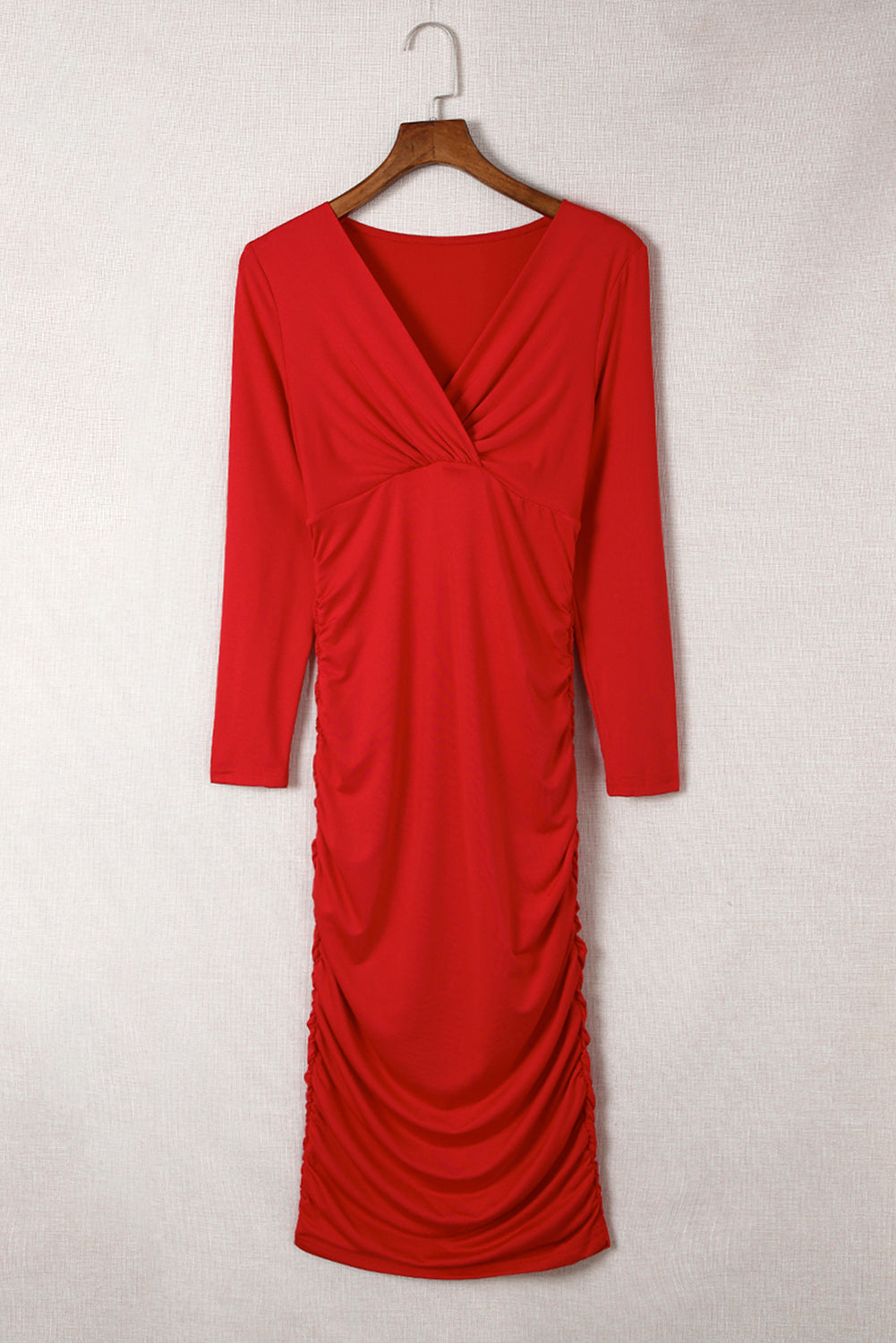 Levoire | Robe Bodycon Rouge Brûlant Avec Manches Longues Et Décolleté En V Pour Femmes