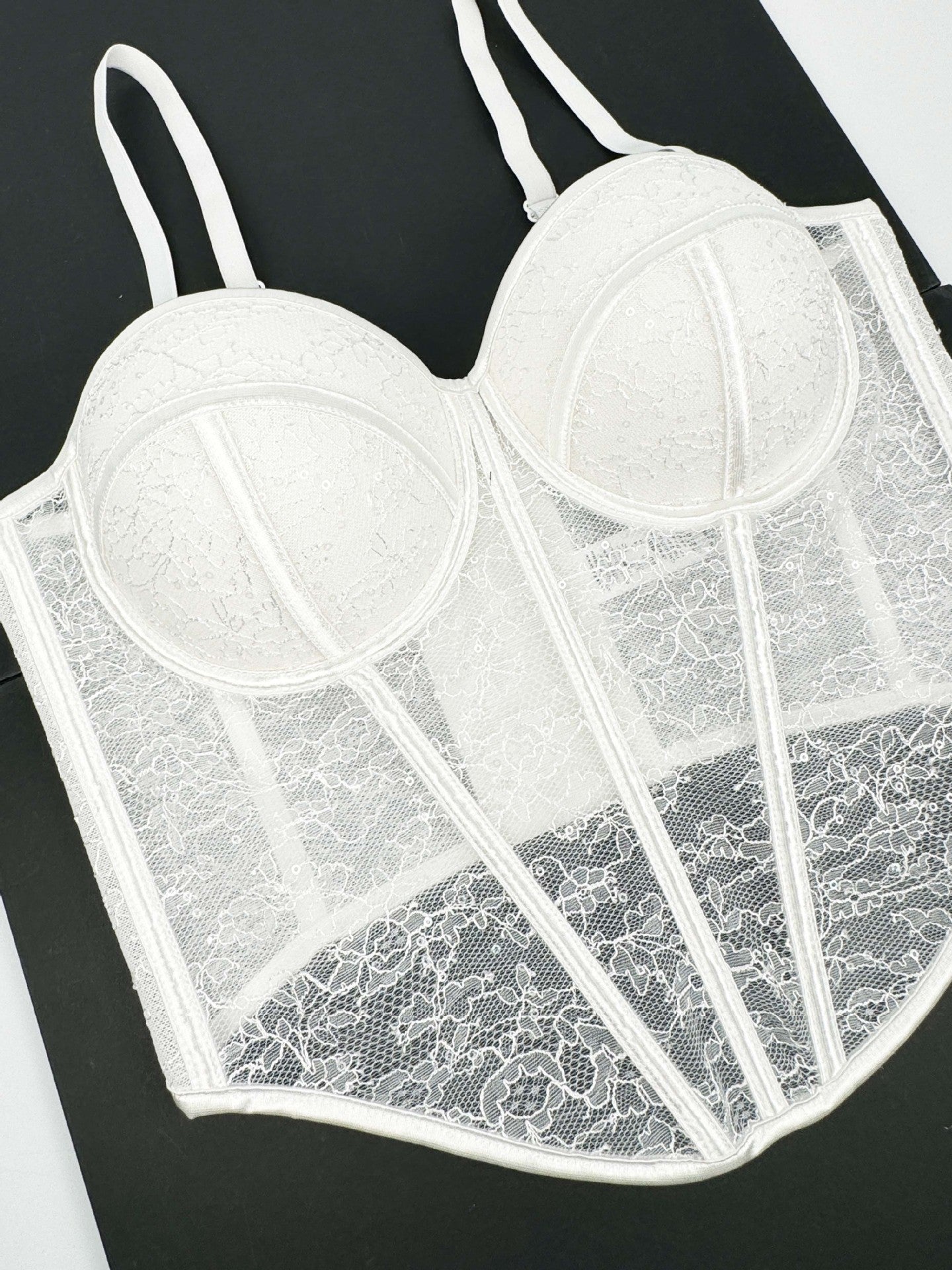 Levoire | Corset en filet transparent avec des détails en dentelle