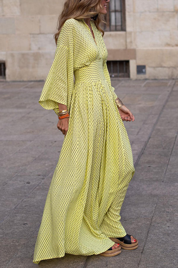 Levoire | Robe à manches longues et décolleté en v avec jupe évasée
