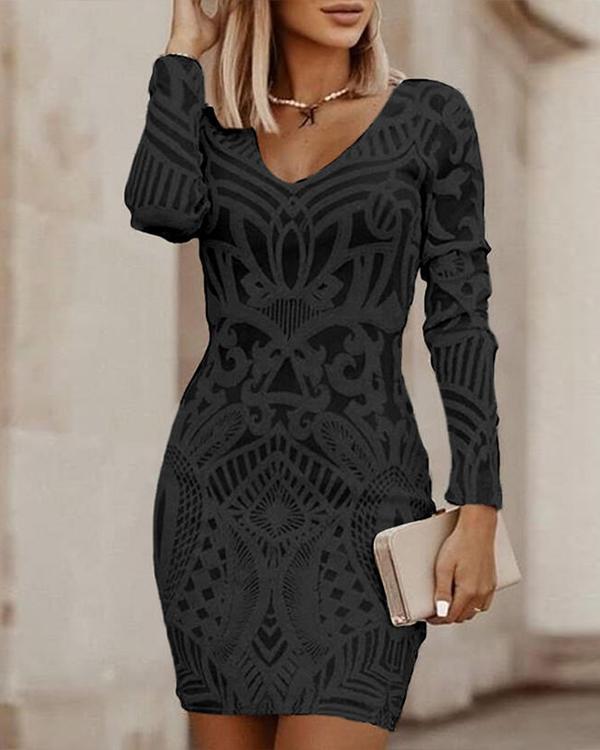 Levoire | Mini Robe Élégante Bien Ajustée Avec Décolleté En V Et Manches Longues Noir