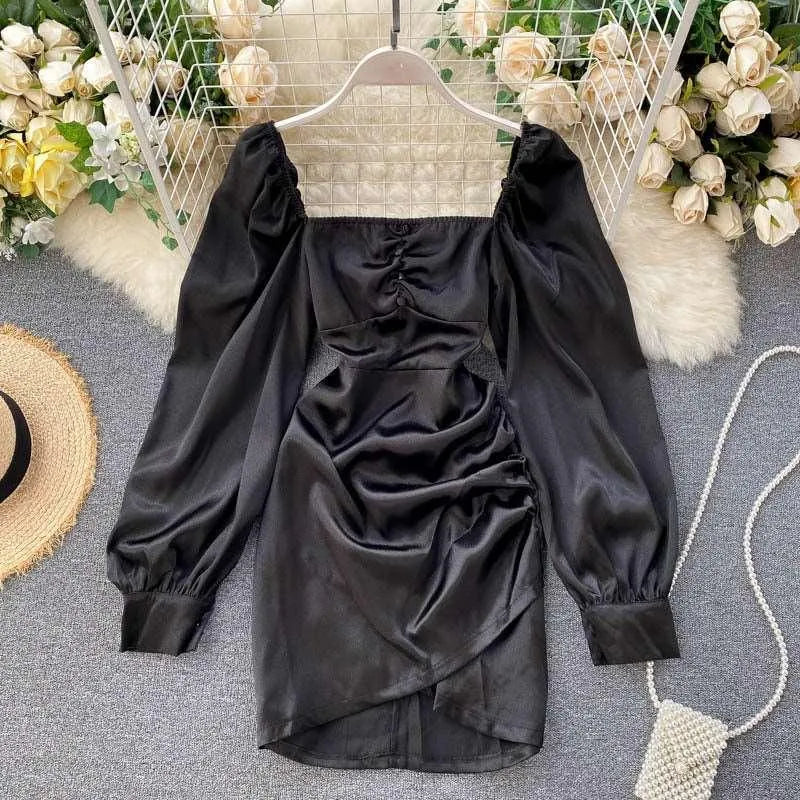 Levoire | Robe ajustée à col carré rétro avec couverture