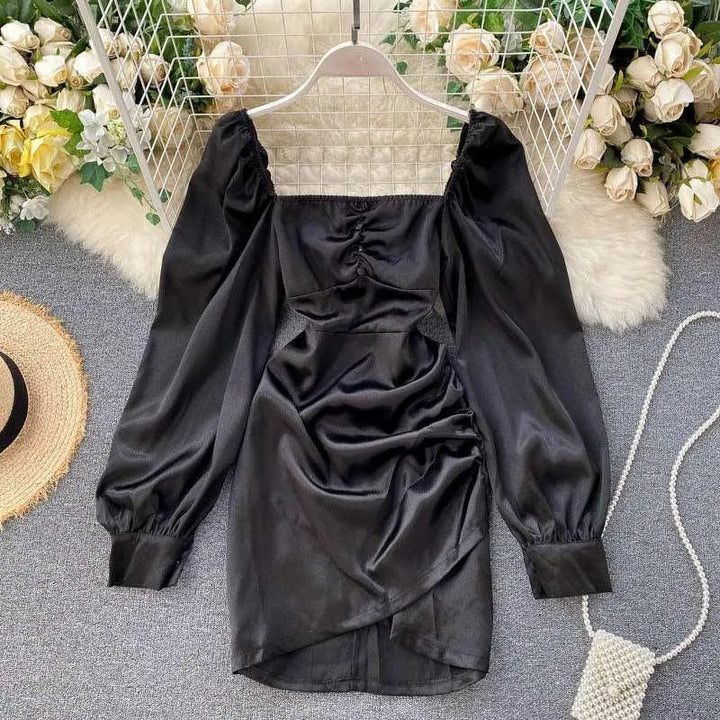 Levoire | Robe ajustée à col carré rétro avec couverture