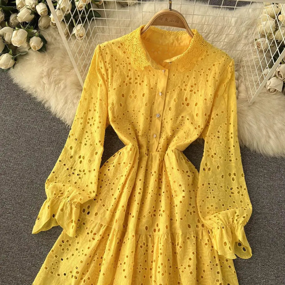 Levoire | Robe pour femmes avec découpe en dentelle et ouverture sur le devant
