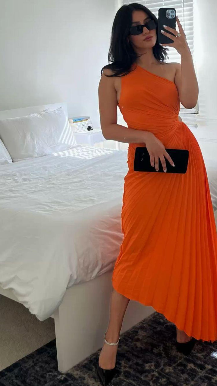 Levoire | Une Robe Maxi Plissée Irrégulière Sans Bretelles