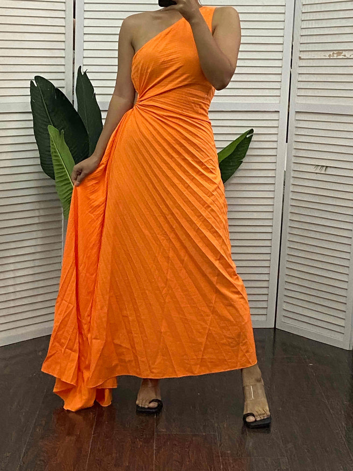 Levoire | Une Robe Maxi Plissée Irrégulière Sans Bretelles