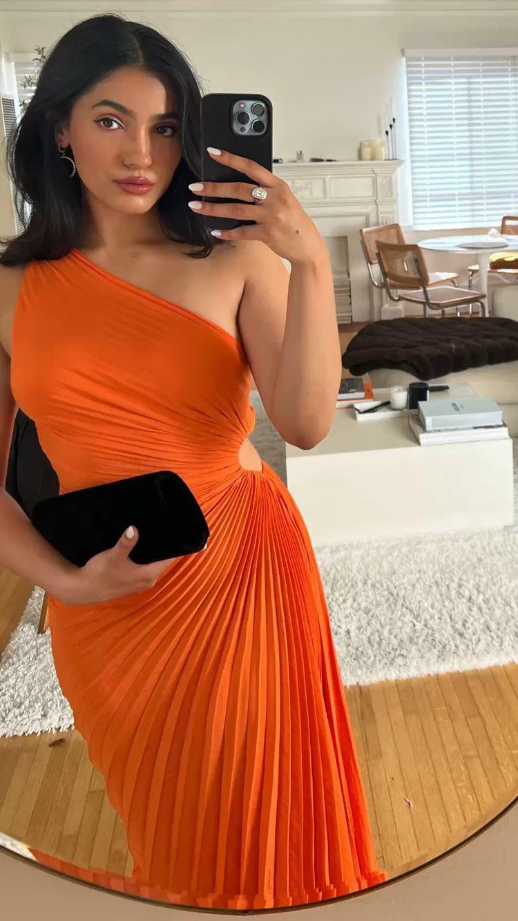 Levoire | Une Robe Maxi Plissée Irrégulière Sans Bretelles