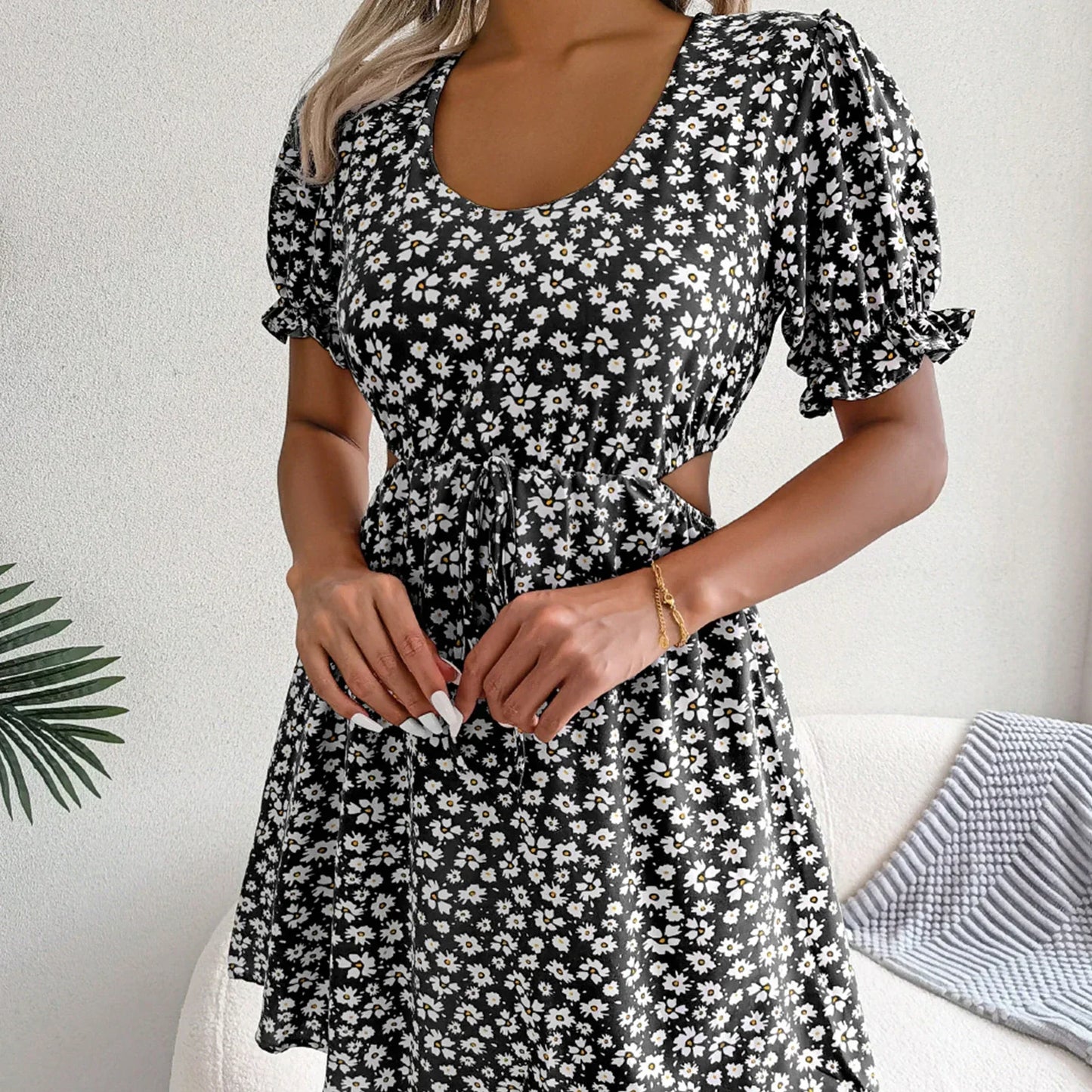 Levoire | Robe À Décolleté En V Et Lacets Noir