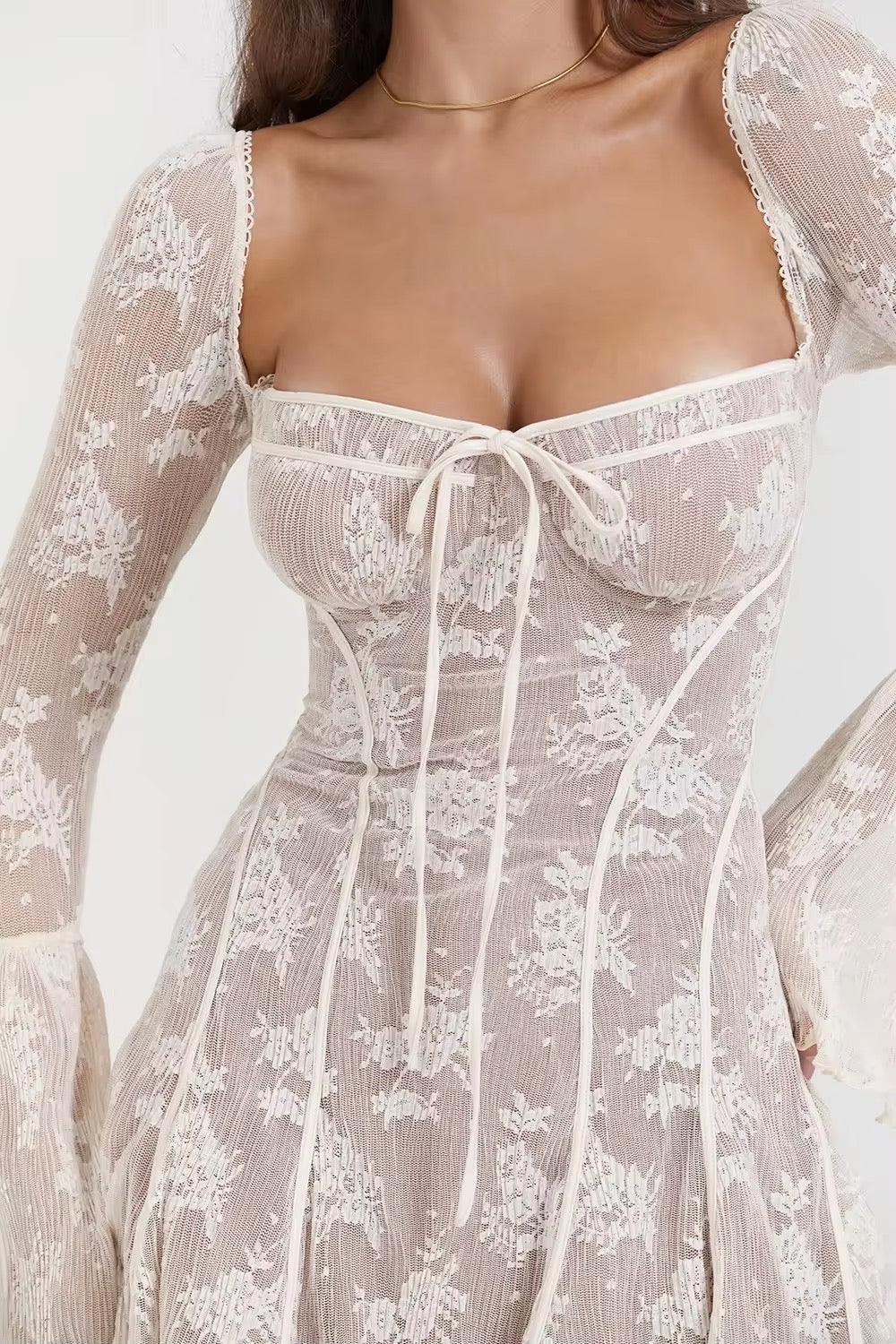 Levoire | Robe Mini En Dentelle Élégante Avec Des Manches Bouffantes