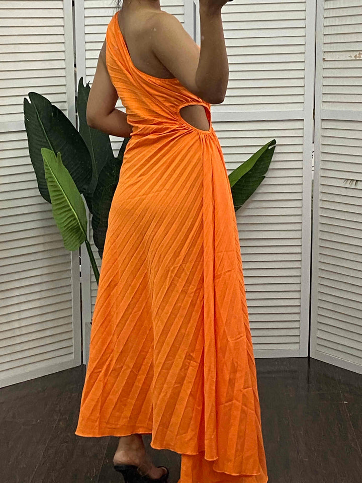 Levoire | Une Robe Maxi Plissée Irrégulière Sans Bretelles