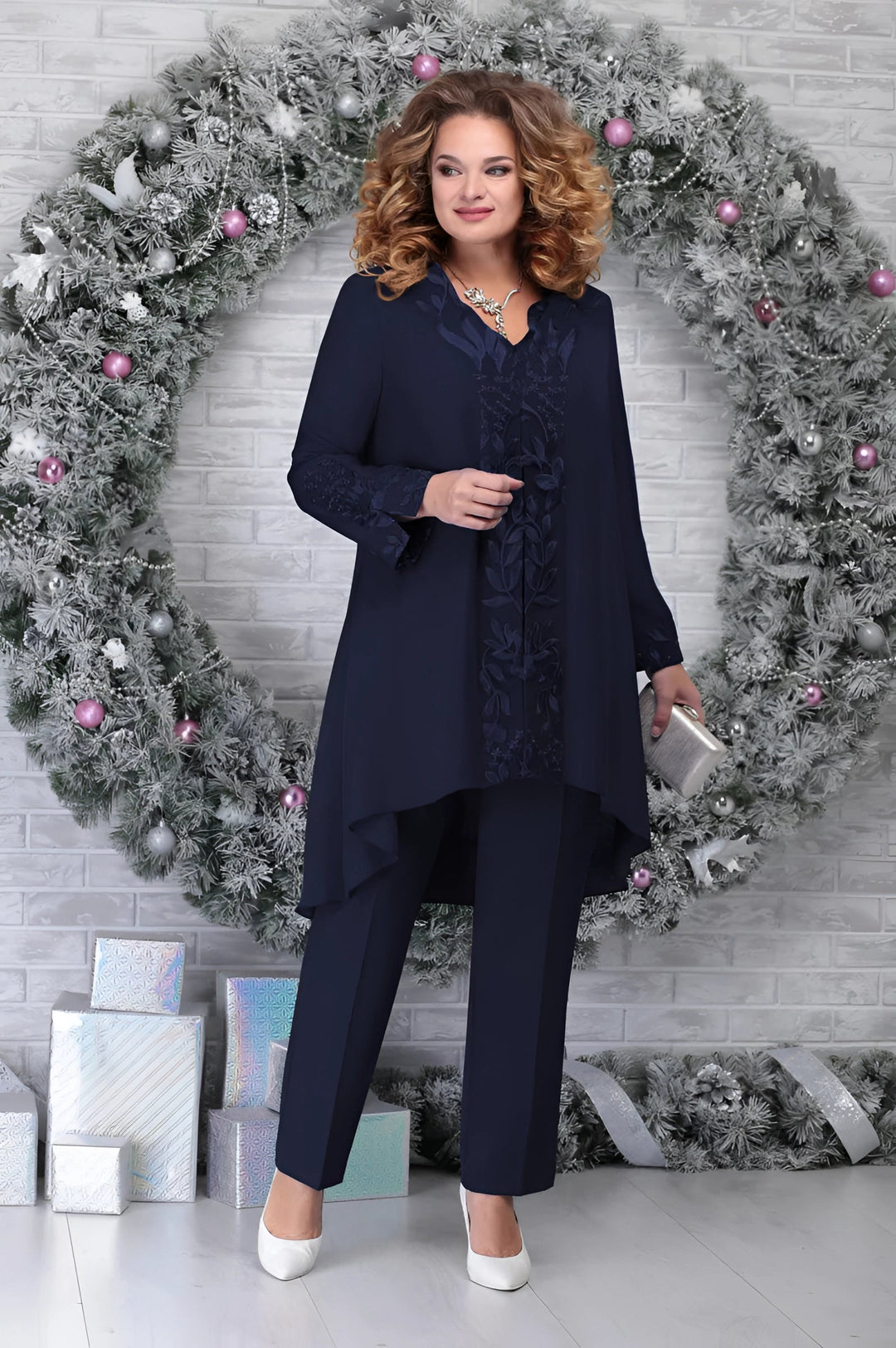 Levoire | V neck Robe à manches longues brodée Noir