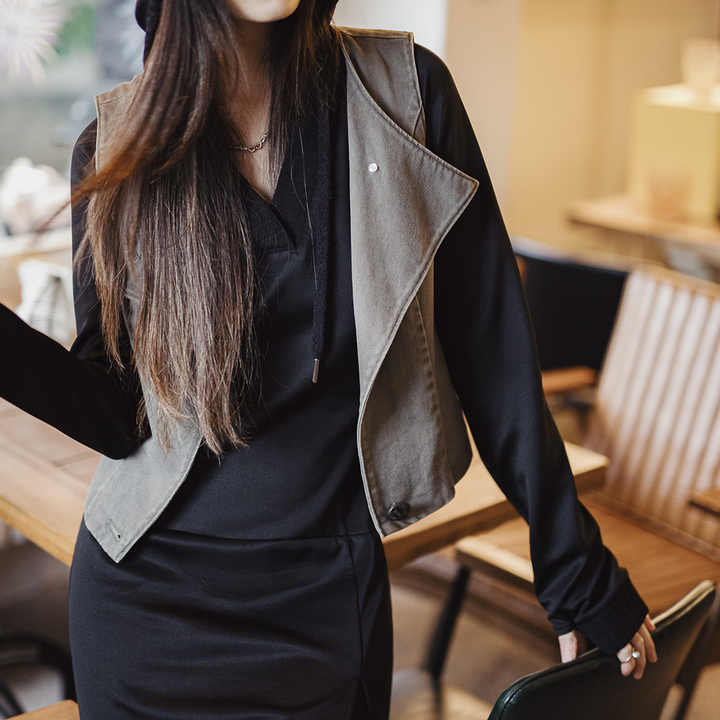 Levoire | Robe À Capuche Avec Décolleté En V Et Coupe Ajustée