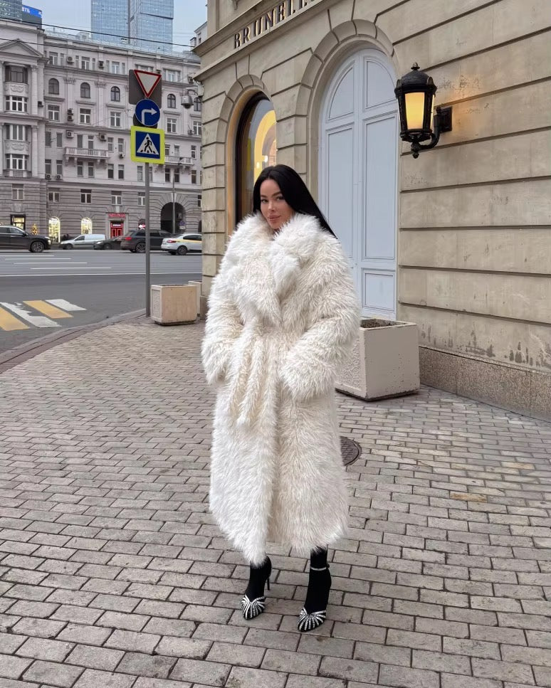Levoire | Manteau Élégant Pour Femmes Long En Fausse Fourrure Blanche