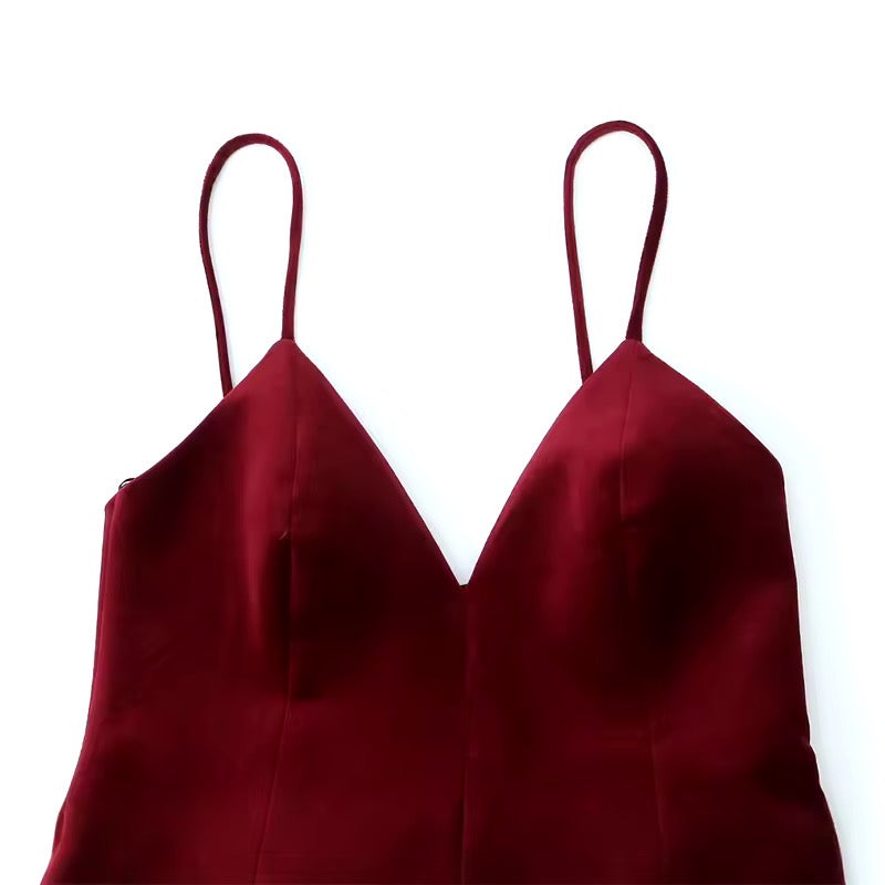 Levoire | Robe En Satin Élégante Avec Des Bretelles Spaghetti Bordeaux