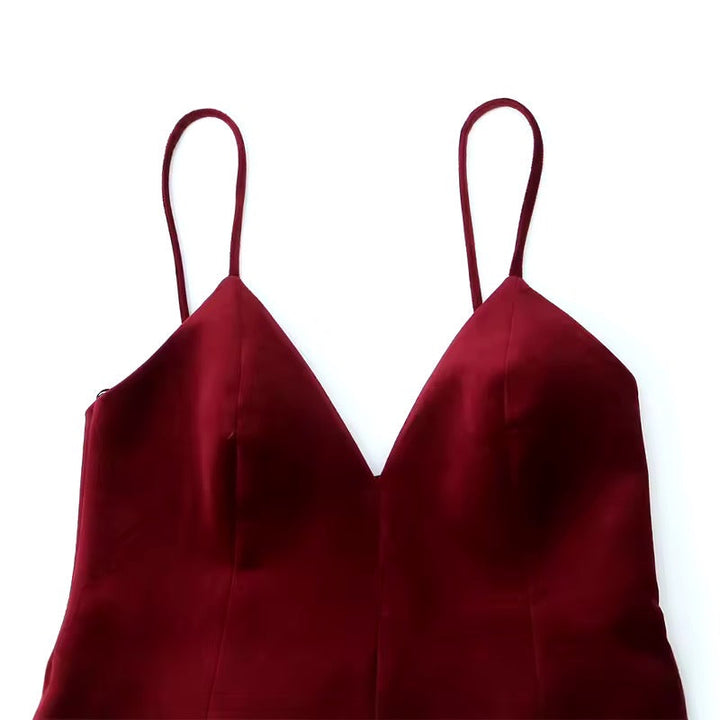 Levoire | Robe En Satin Élégante Avec Des Bretelles Spaghetti Bordeaux