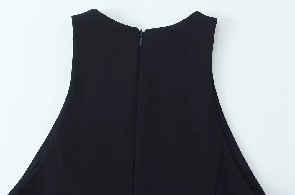 Levoire | Robe Noire Avec Jupe Plissée Et Ceintures À La Taille