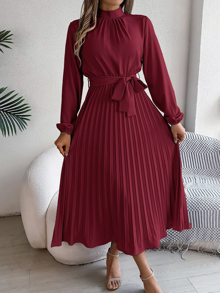 Levoire | Robe Élégante Pour Femmes Avec Col Montant, Longues Manches Et Jupe Plissée